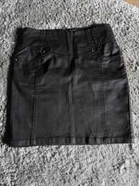 Czarna woskowana spódniczka r. 36 b.young