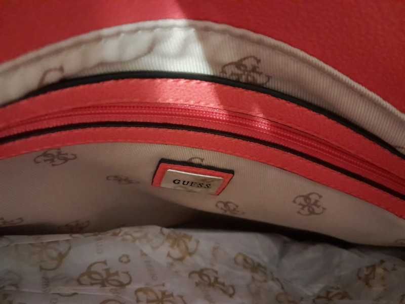 Torebka futrzak Guess