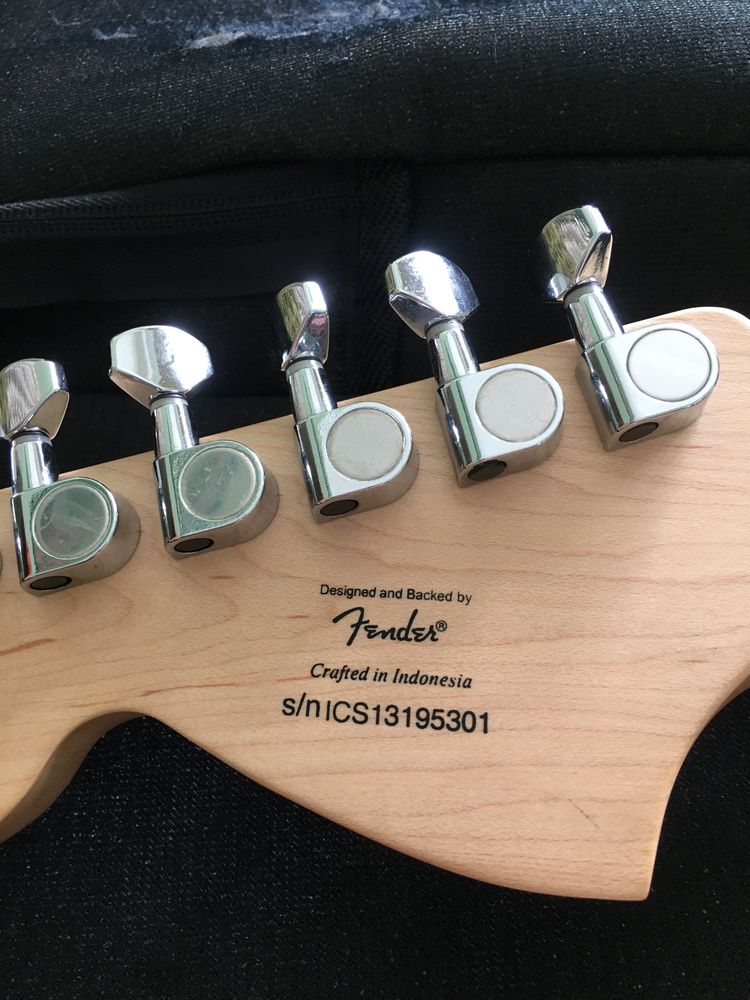 электрична гітара fender squier stratocaster