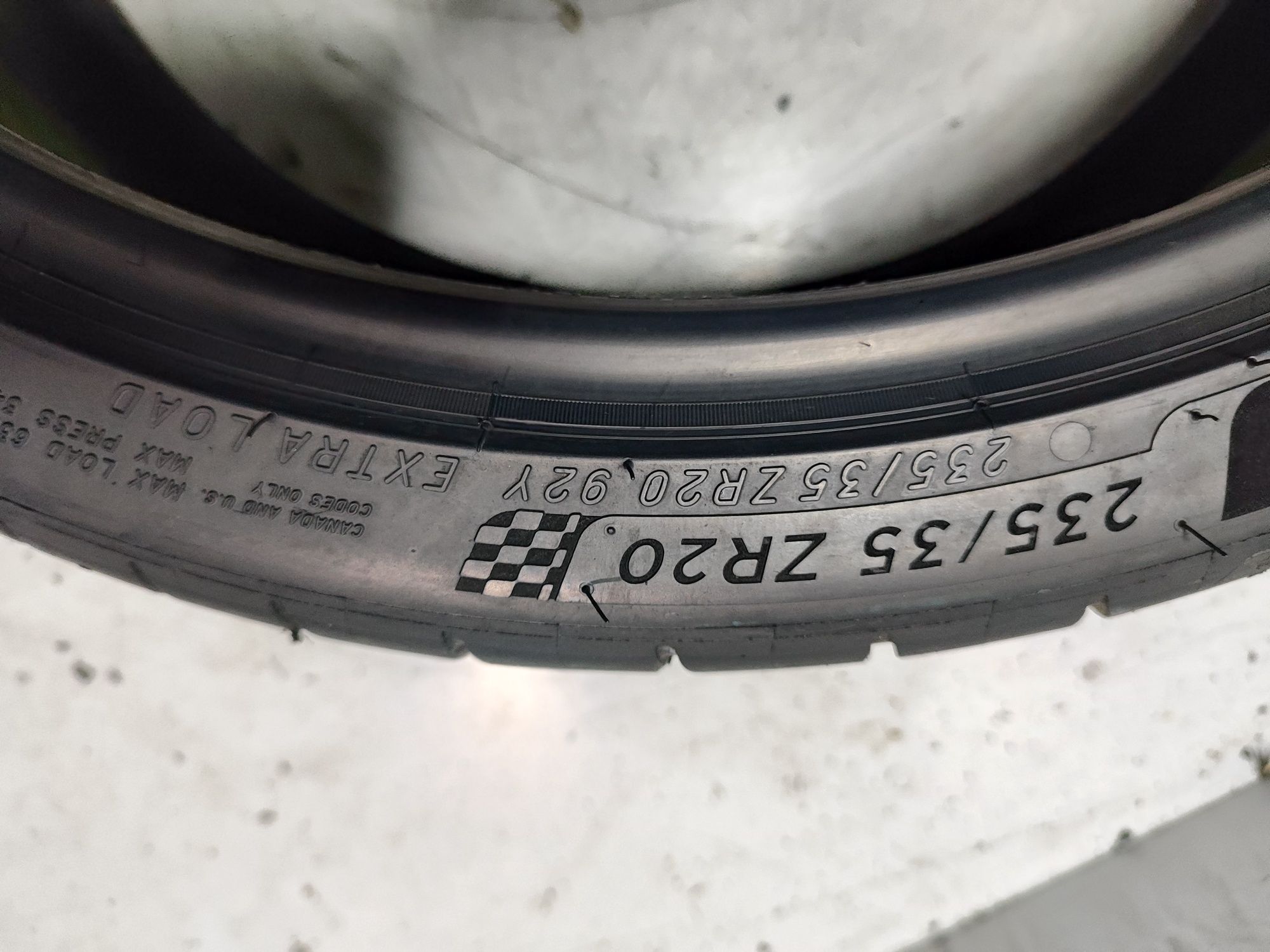 2 pneus semi novos Michelin  Pilot Stort 4  235/35R20  Oferta dos Port