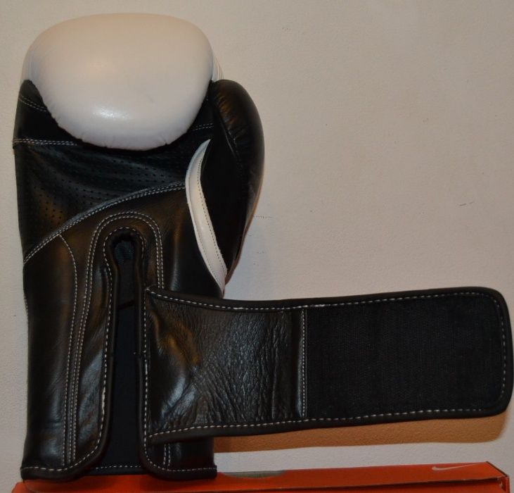 Боксерские тренировочные перчатки Reebok