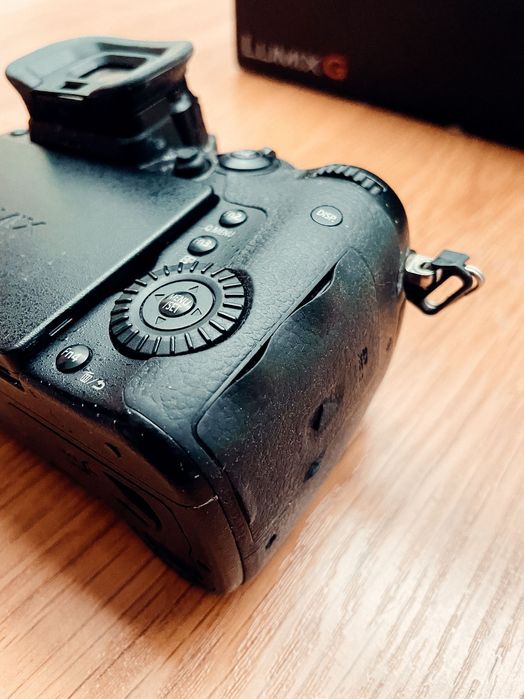 Panasonic GH5 - com 4 baterias, carregador e caixa originais