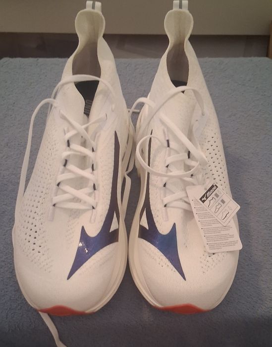 Mizuno Neo Vista II, Nunca usado