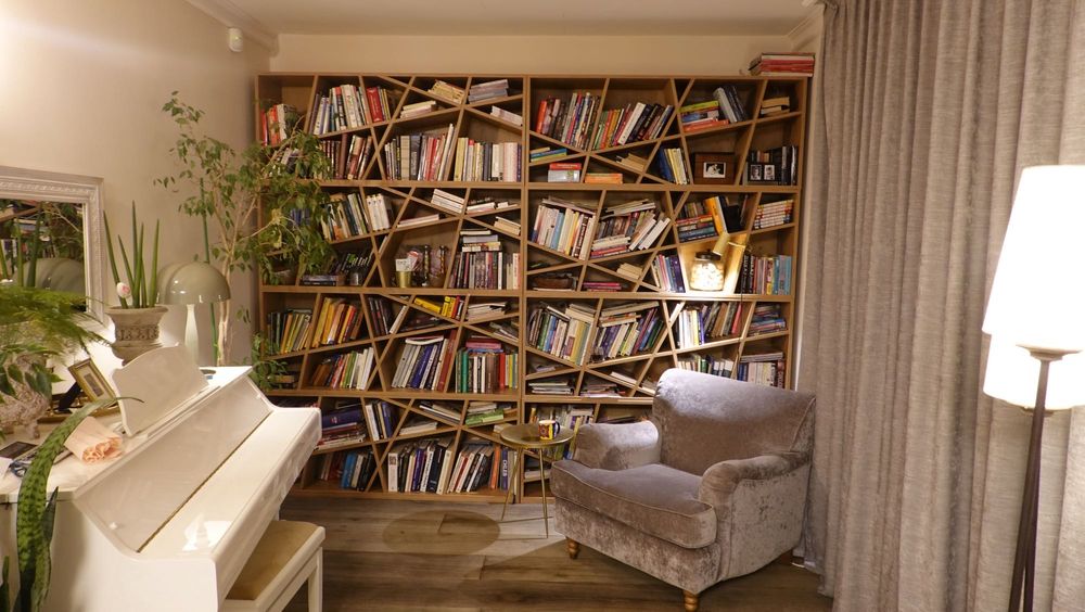 Oryginalny regał na książki, biblioteka