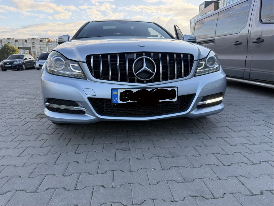 Решітка на Мерседес C W204