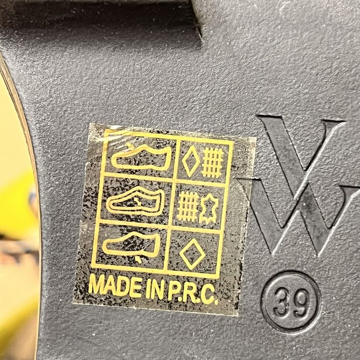 Ботинки жіночі Vanessa Wu. Розмір 39. Оригінал!!!