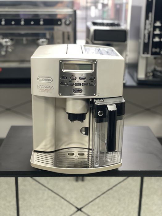 Бюджетная кофемашина с молоком для дома Delonghi 3600,новый молочник