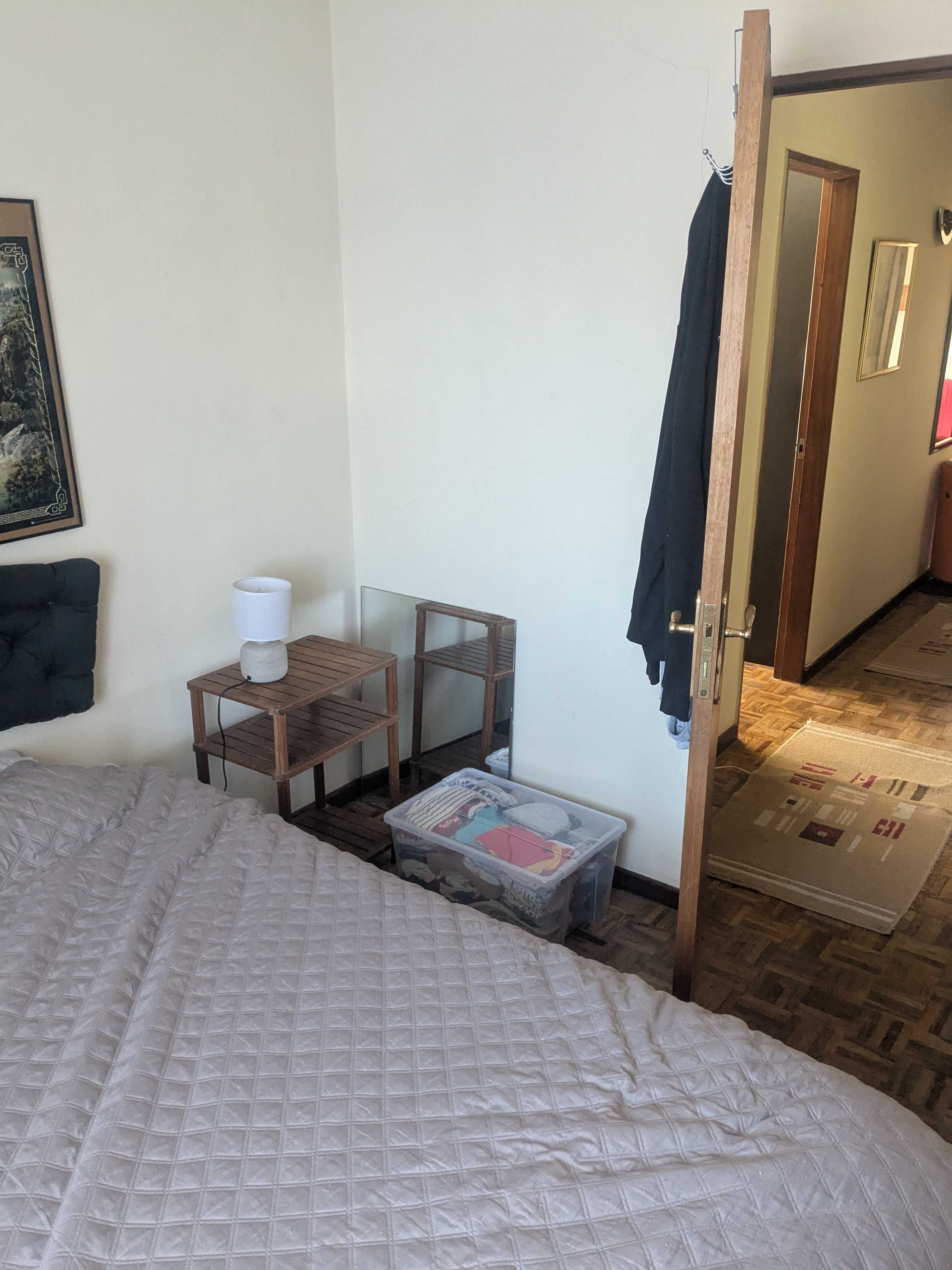 Quarto para arrendar Linda a Velha