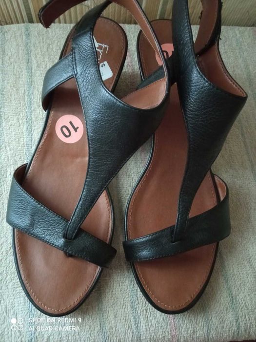 Босоніжки нові ...