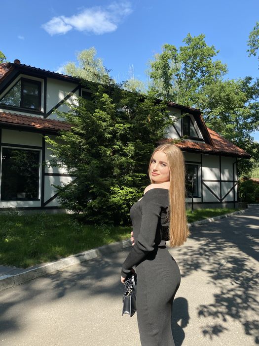 Чорна сукня максі