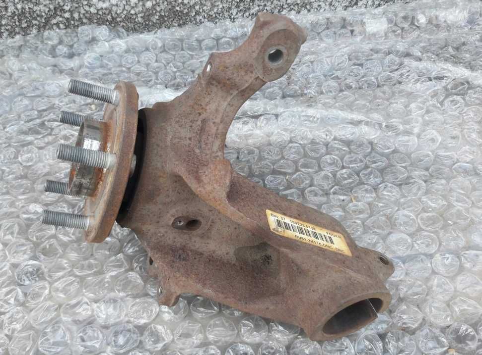 Цапфа со ступицей передняя правая Ford Focus mk3 11-18 BV61-3K170 DNC