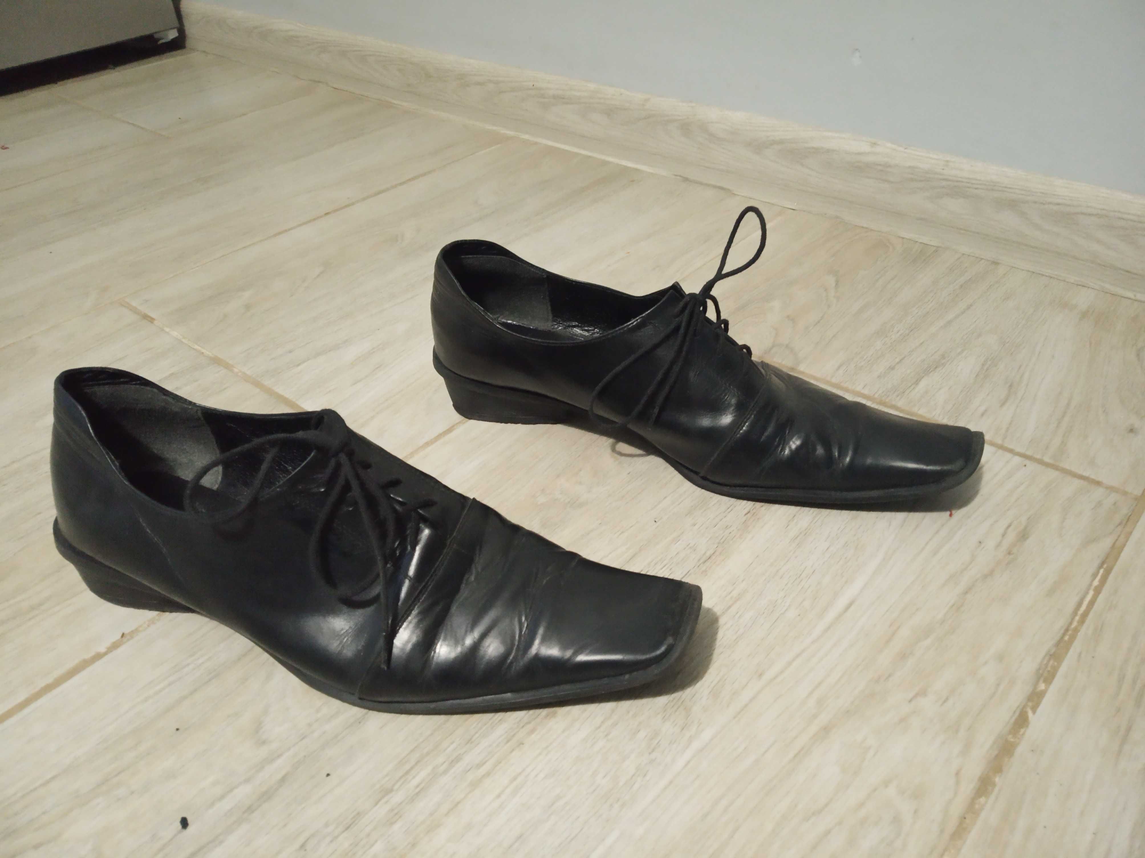 buty sznurowane czarne  rozm 39