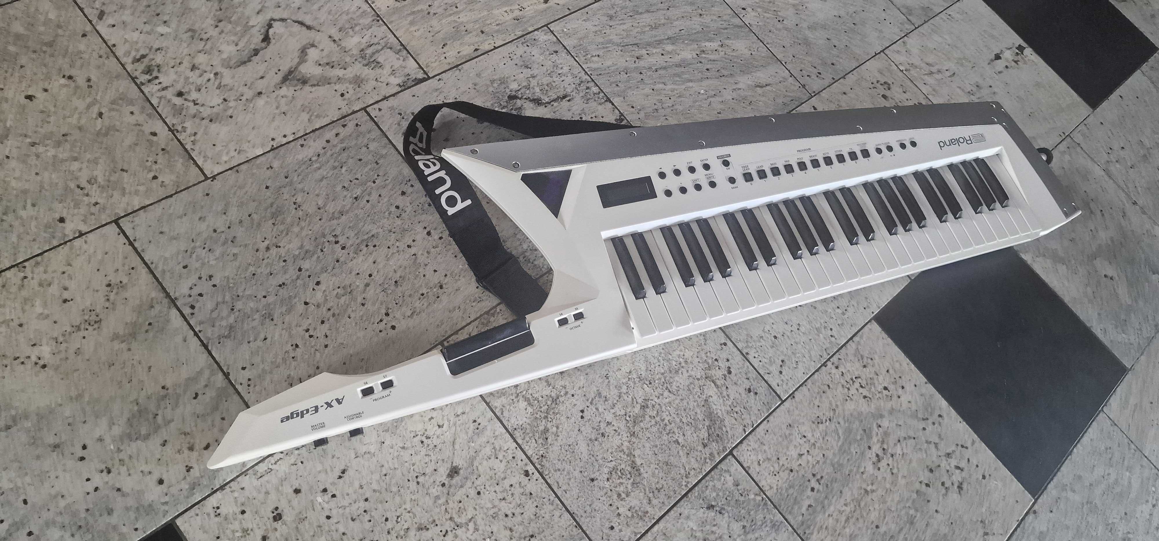 Roland AX edge keytar Roland AX-Edge