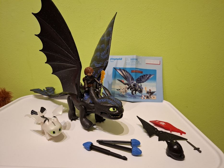Playmobil. Jak wytresować smoka. Szczerbatek z dzieckiem i Czkawka.
