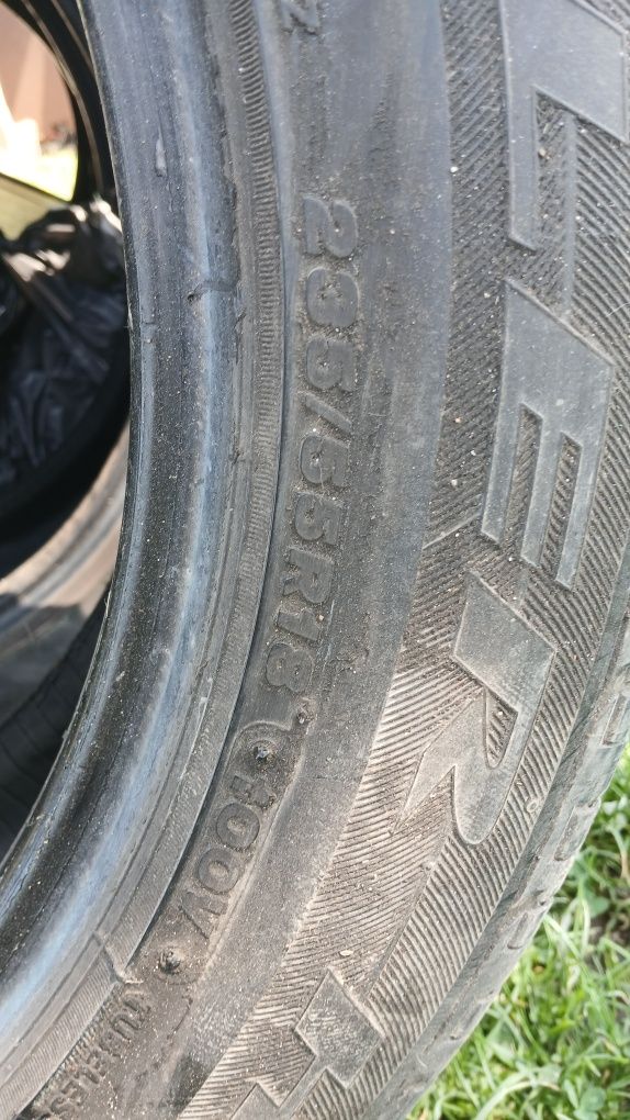 Шини Bridgestone 235 55 18 літні
