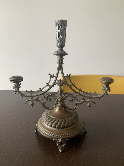 Castiçal antigo em metal