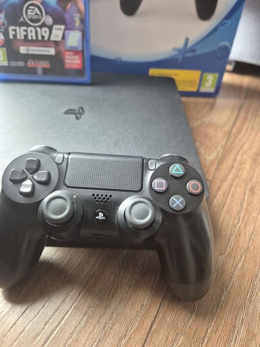 Konsola Ps4 slim  stan bardzo dobry PlayStation 4