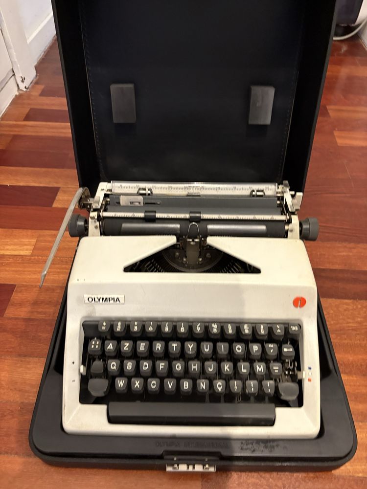 Máquina de escrever Olympia
