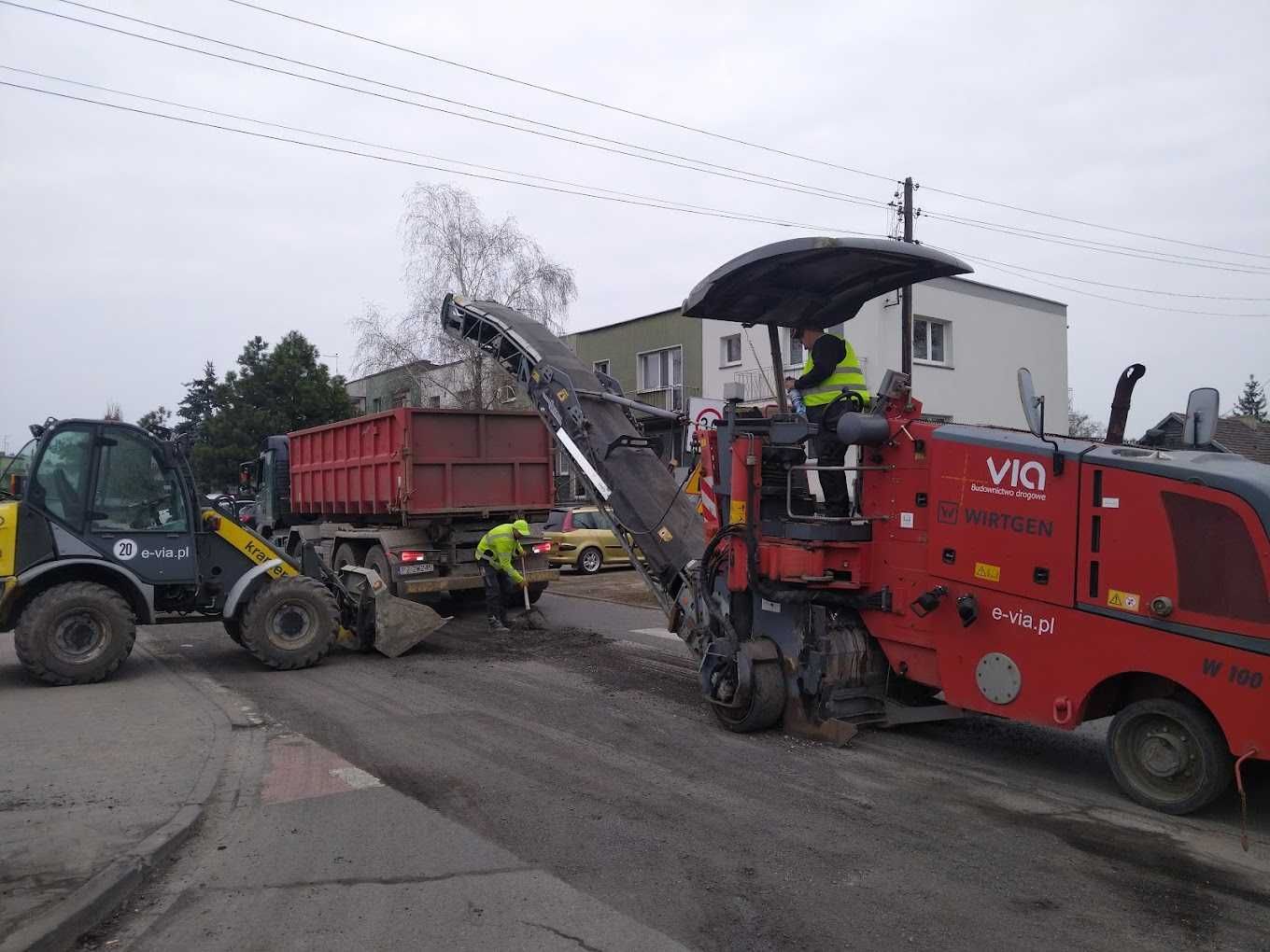 Wywóz Gruzu Kontener 15 m3 Hakowiec Wywrotka Załadunek Odpadu Ziemi