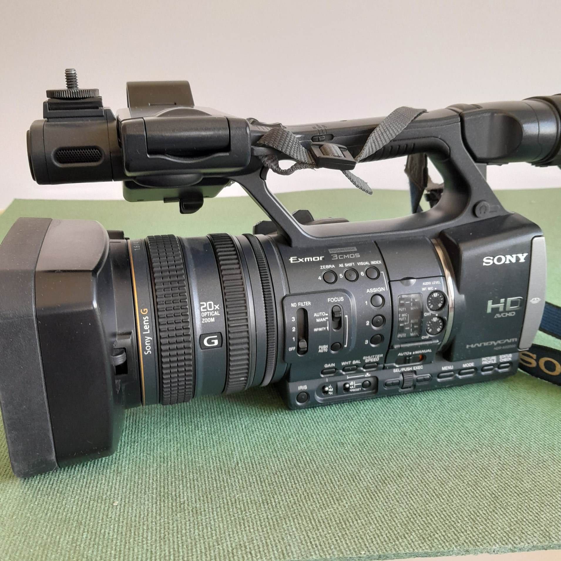 Kamera Sony full HDR-AX2000E