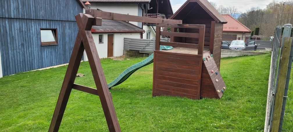 Domek drewniany dla dziecka, zjeżdżalnia, ścianka wspina.2 huśtawki