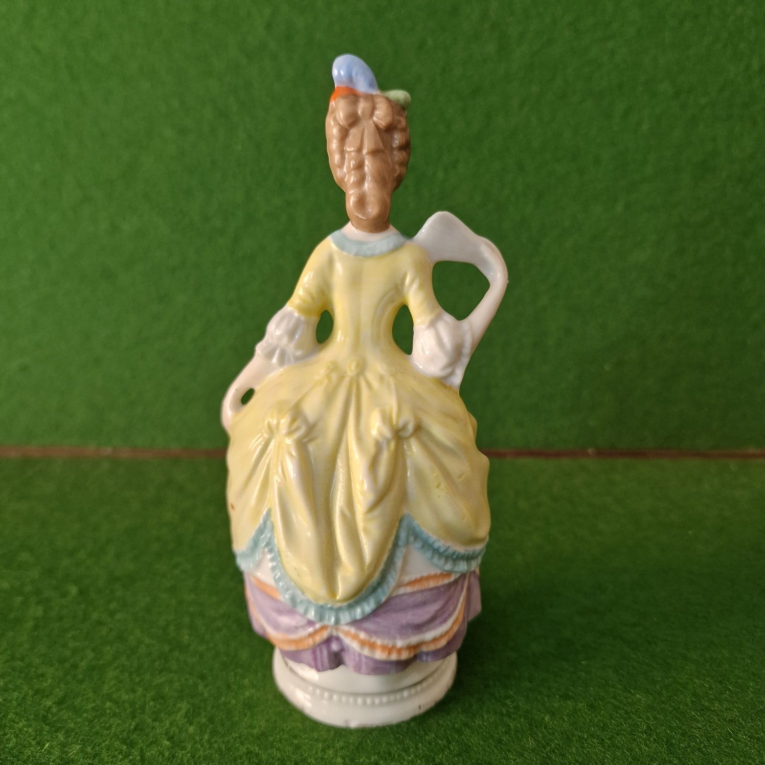 Figura de dama em porcelana Alemã - Sitzendorf