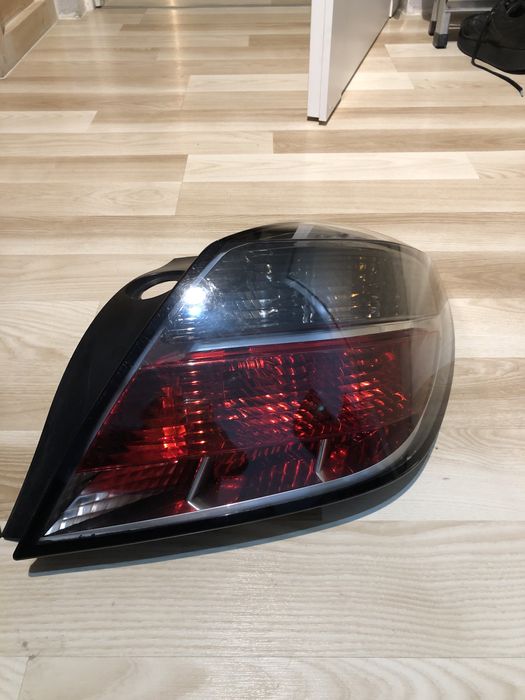 Lampy tył Opel Astra H GTC