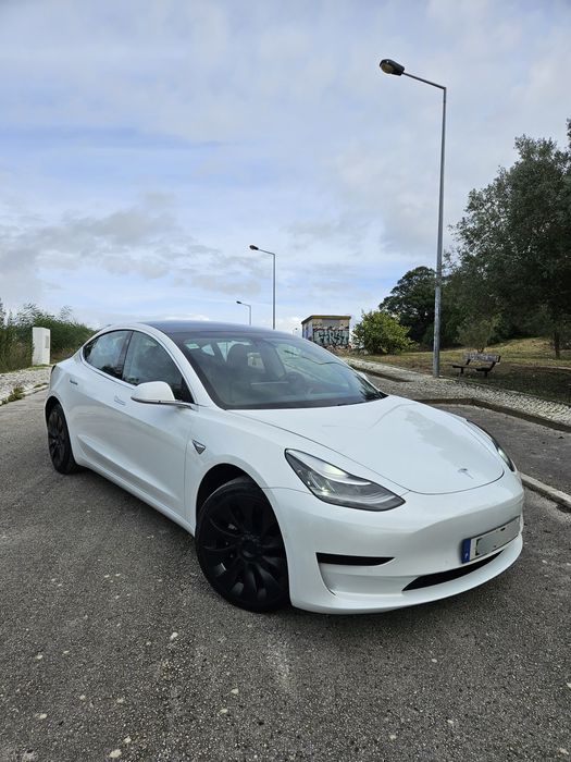 Tesla model 3 SR plus