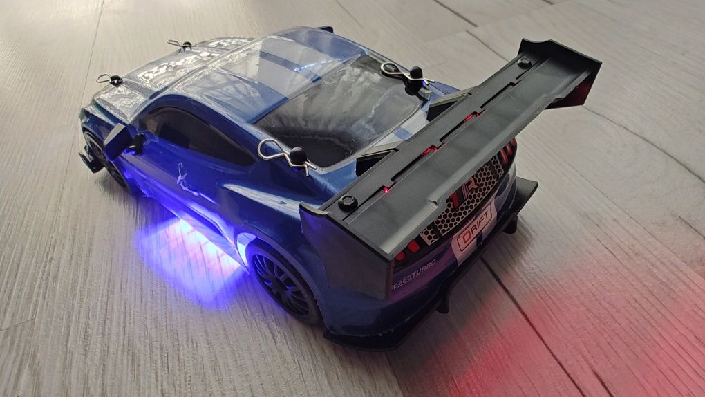 Samochód Ford Mustang GT 6 do driftowania LED neony DRIFT RC 4wd