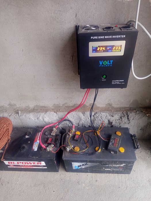 Комплект безперебійного живлення.