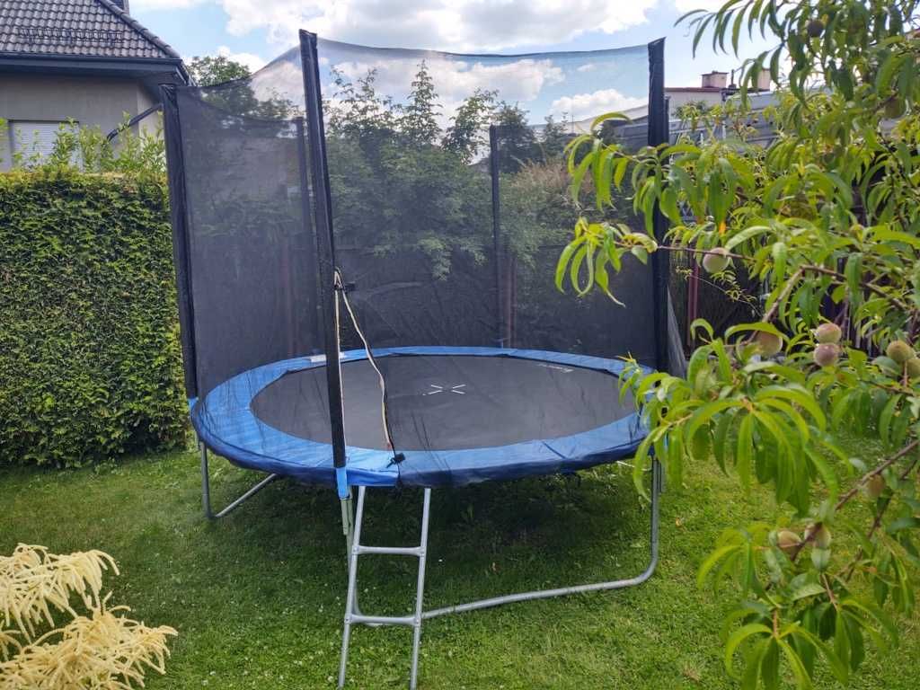 Trampolina ogrodowa