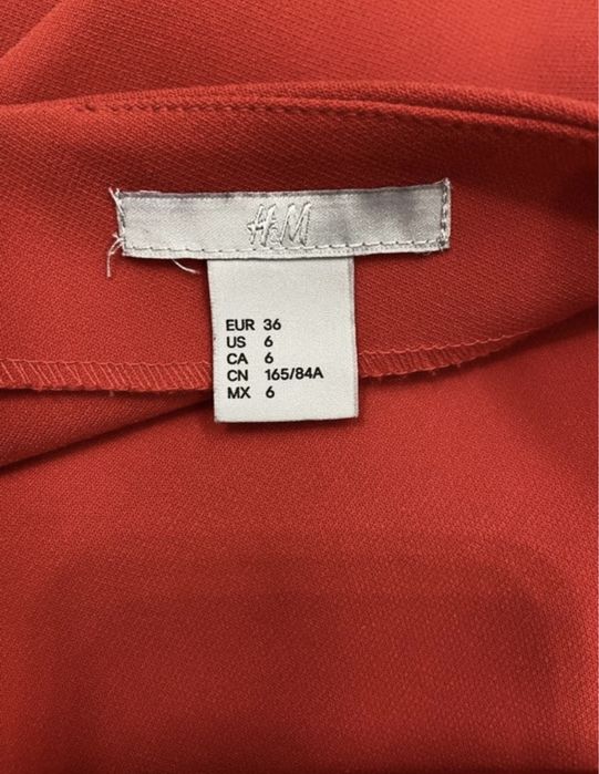 Дуже гарна червона сукня з баскою H&M
