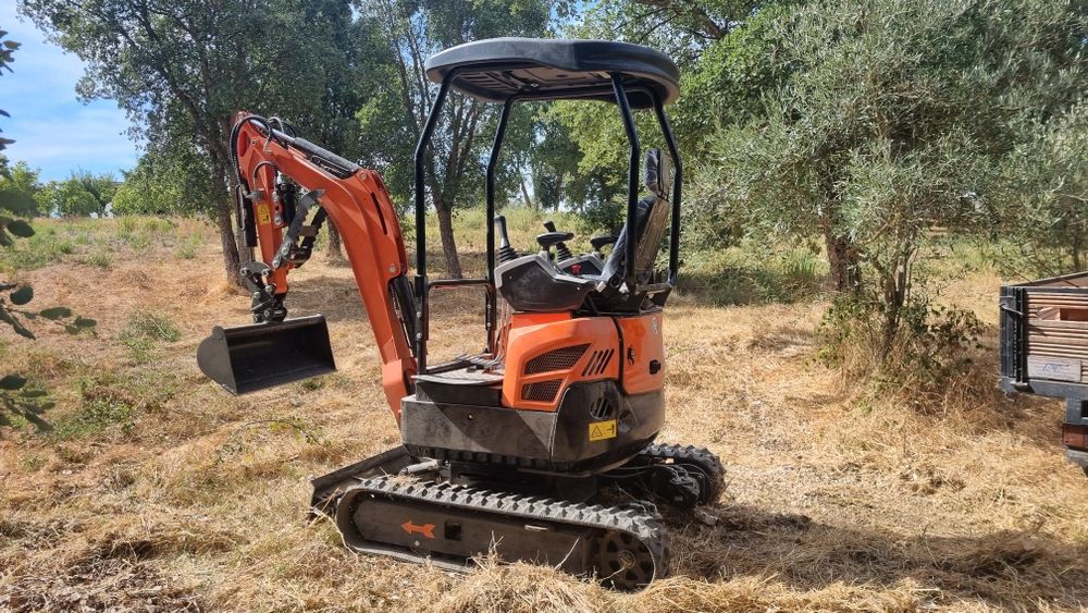 Mini giratória 1,5t c/ motor kubota