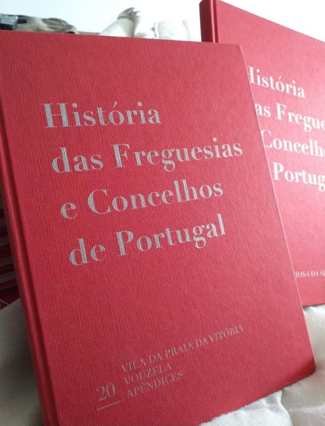 Enciclopédia e outros livros por 3€ cada