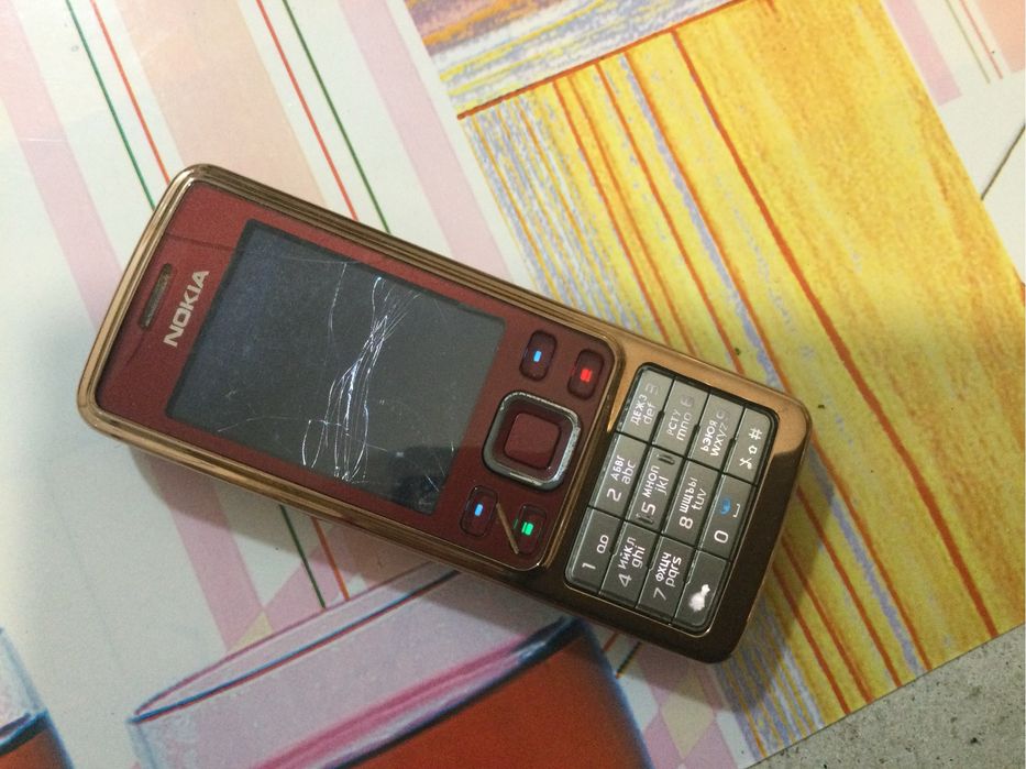 Лот кнопочные телефоны на запчасти.