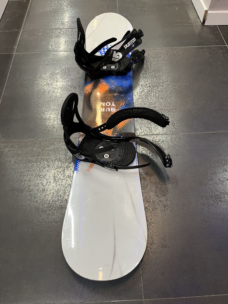 Snowboard Burton z wiązaniami Burton