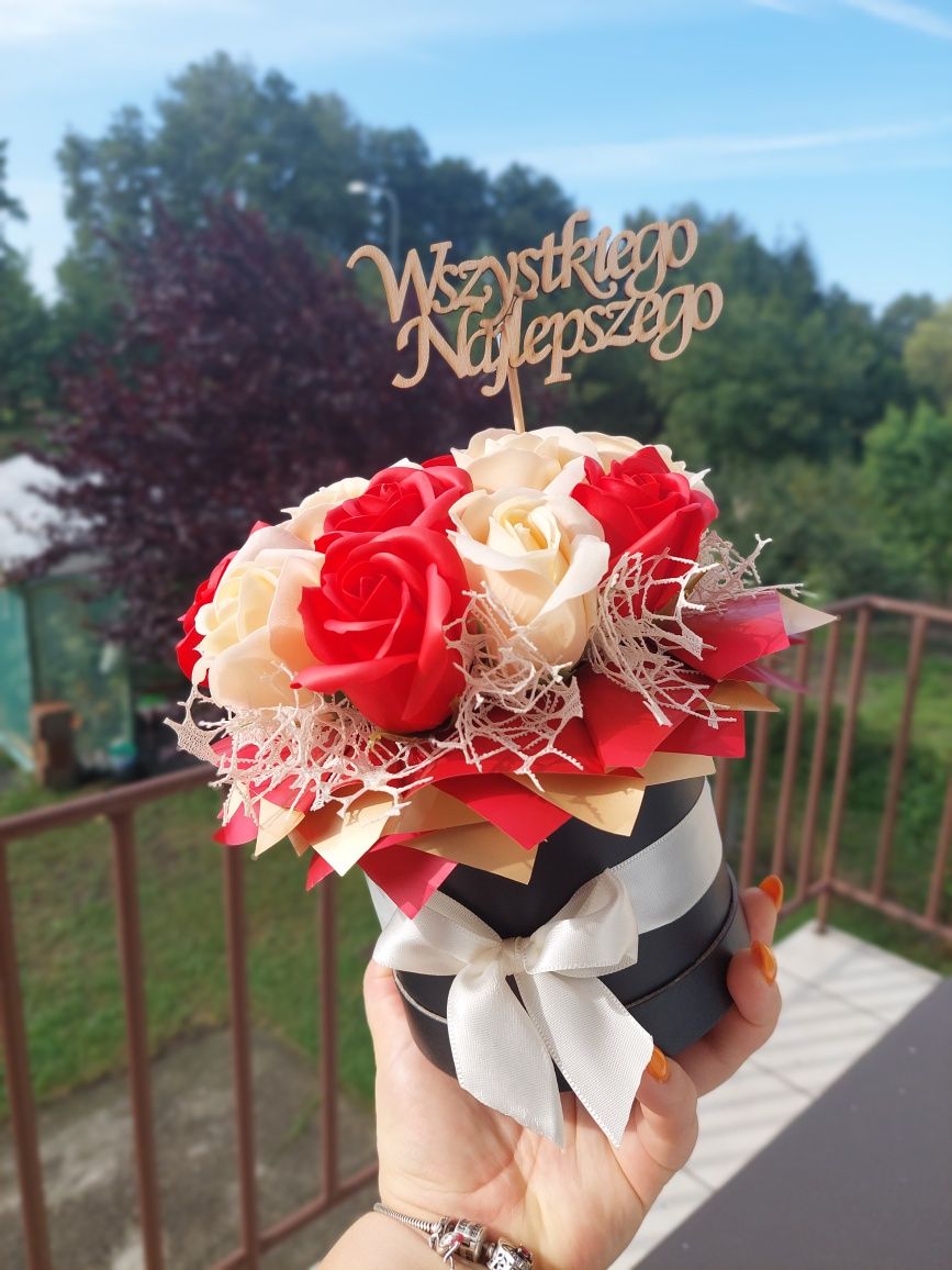 Flowerbox z pachnących róż I mydlanych na każdą okazję