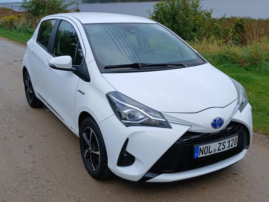 Toyota Yaris 1,5 HYBRID automat 5 drzwi niski przebieg serwisowana
