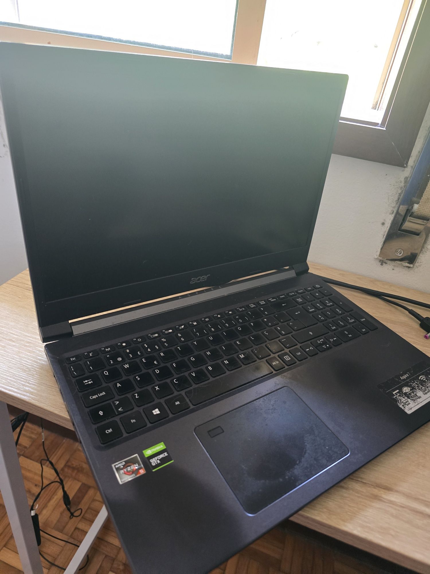 Acer aspire 7 - 8gb ram - video 4gb