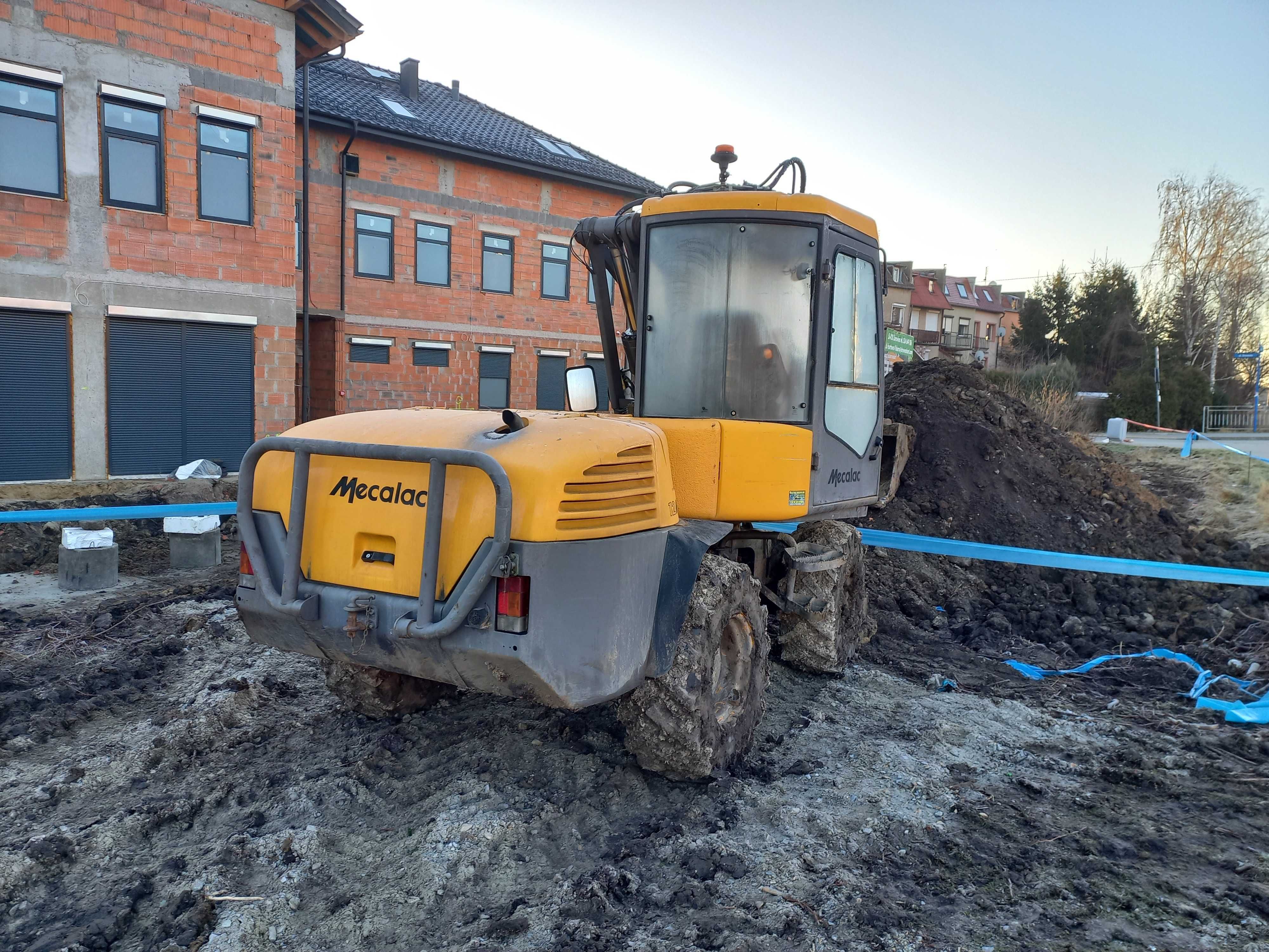 Roboty ziemne, koparko-ładowarka, minikoparka, bobcat.