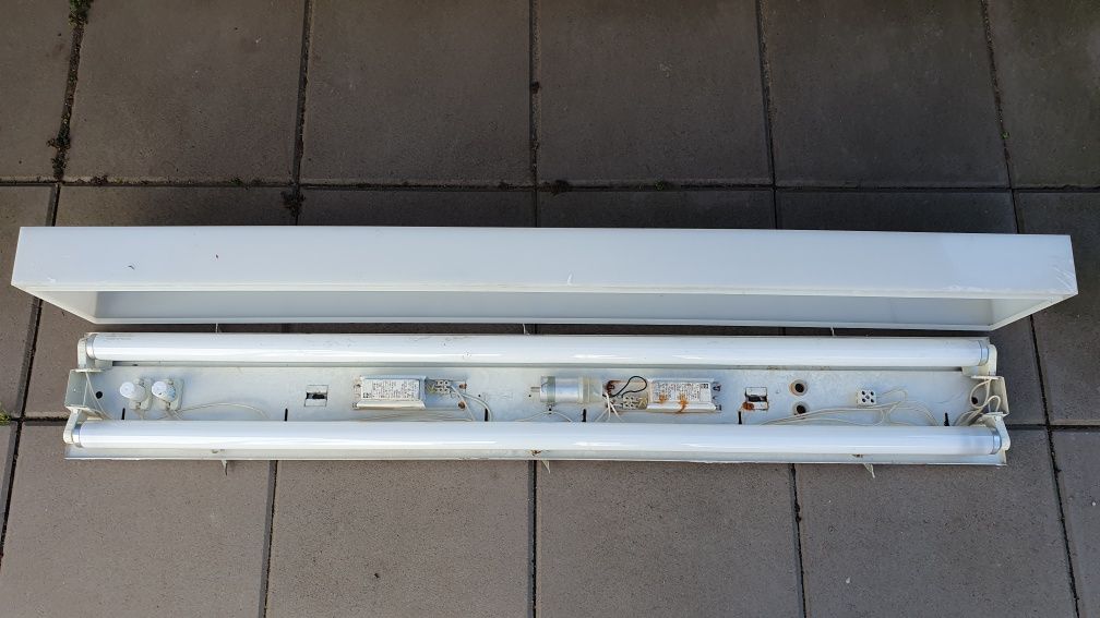 Lampa garażowa jarzeniowa podwójna + komplet jarzeniówek