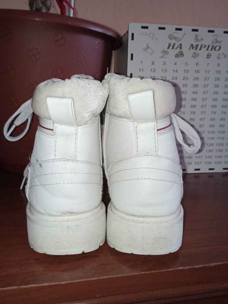 Зимові дитячі черевички