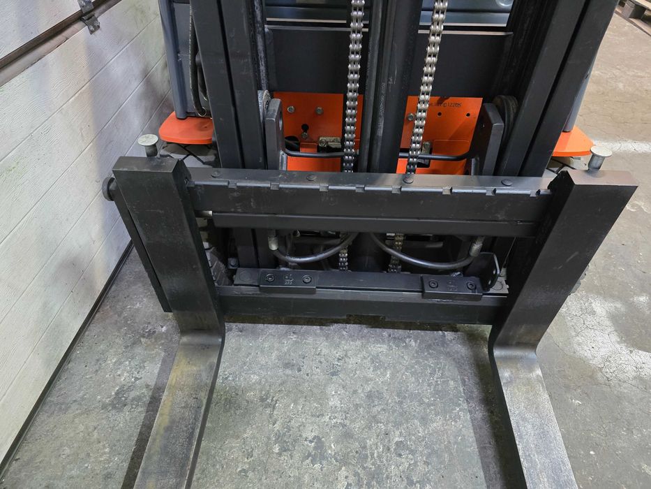 Навантажувач вилковий, електричний Toyota 1.8 тонн Li-ion