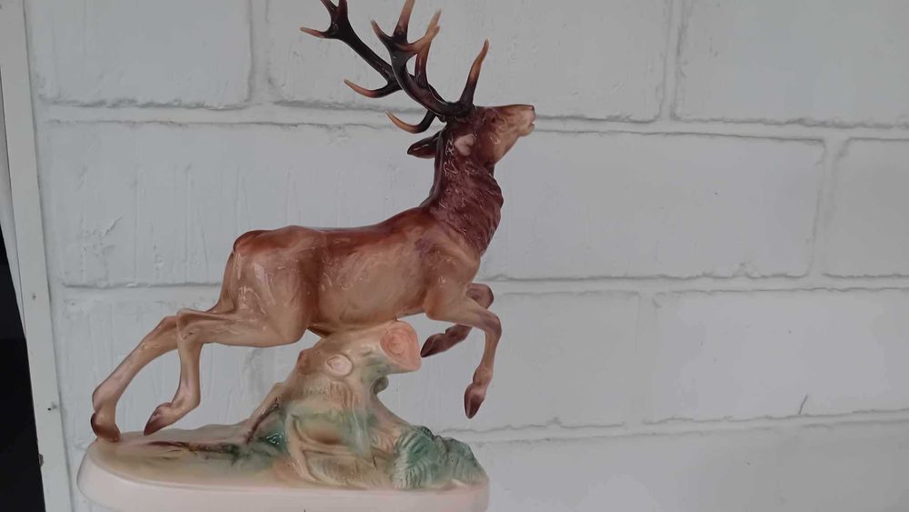 Duza porcelanowa figura HERTWIG JELEŃ W GALOPIE