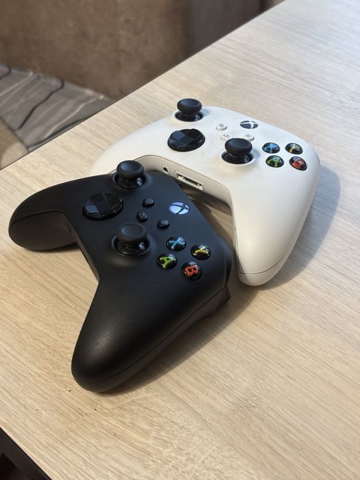 Xbox Series X 1Tb 2 геймпади