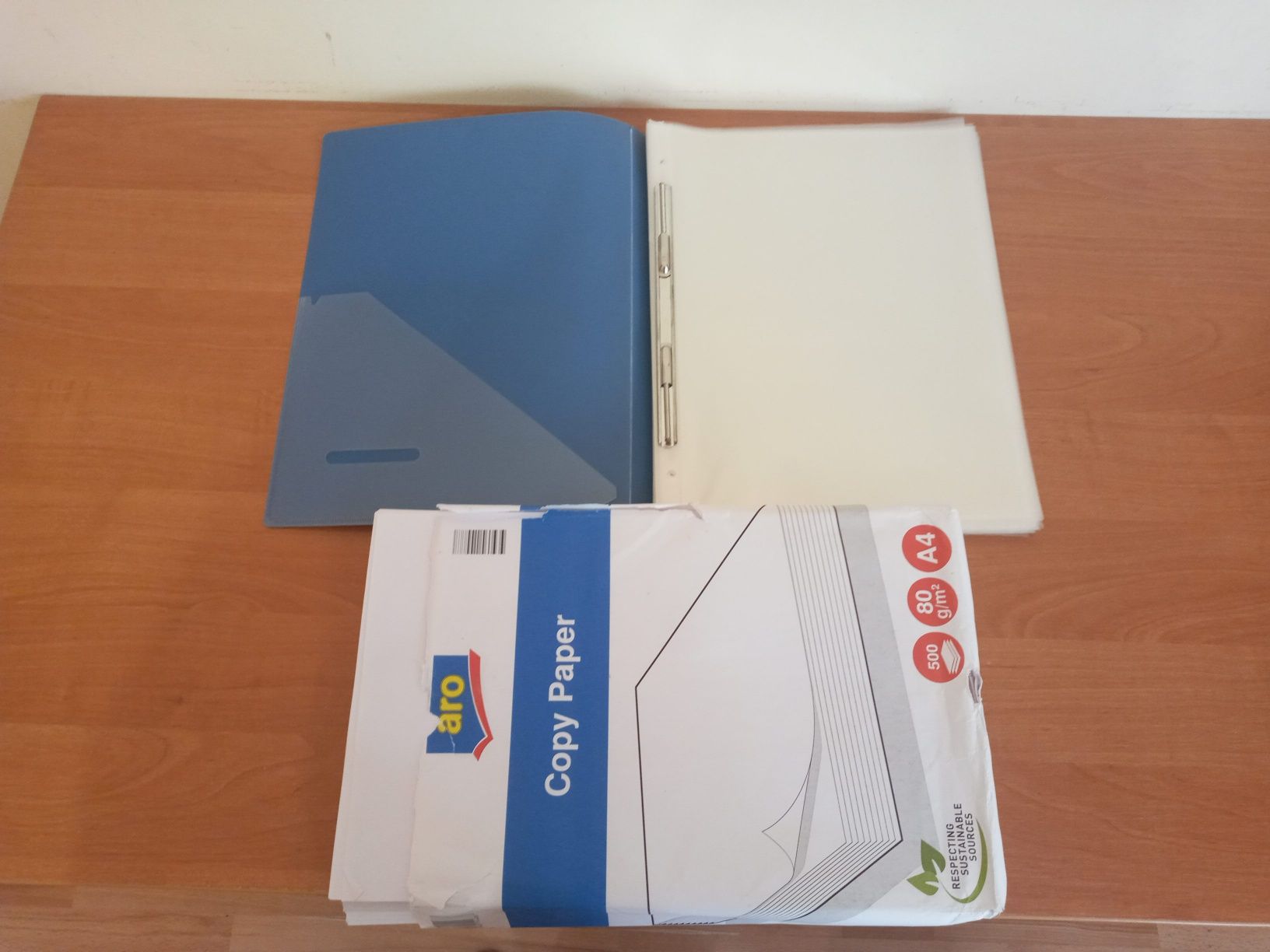 Лазерный принтер HP LaserJet P1005 + бумага и папка с файликами