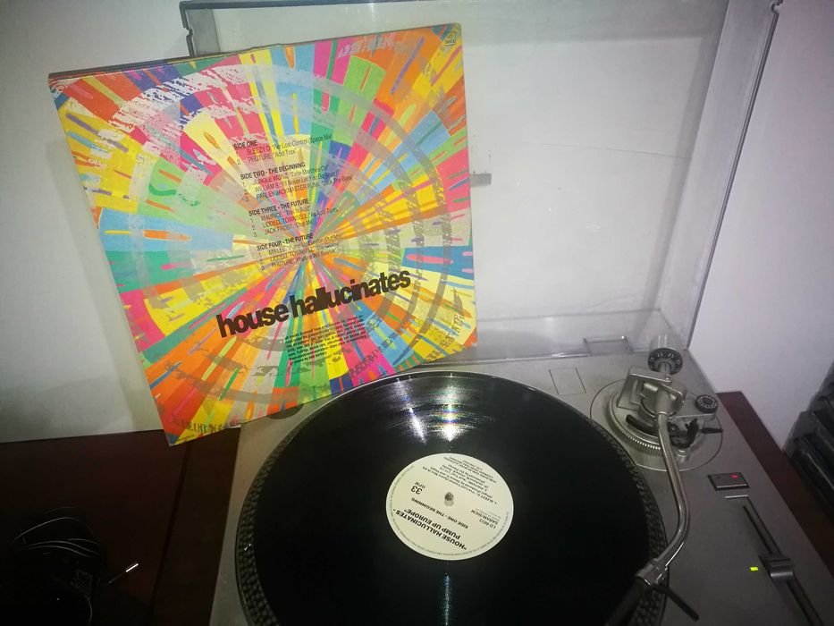 VARIOUS   - House Allucinates - Pump Up Europe 2XLP