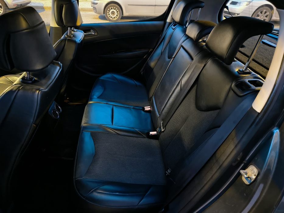 Peugeot 308 1.6 hdi Sport bem estimado