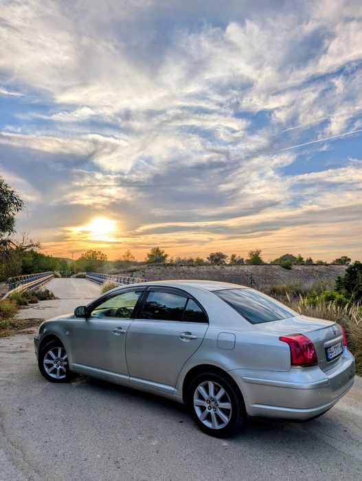 Продам машинуToyota Avensis