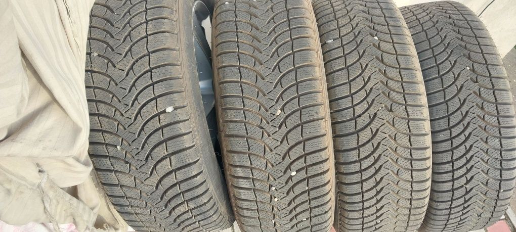 Зимняя резина 215/60 R16